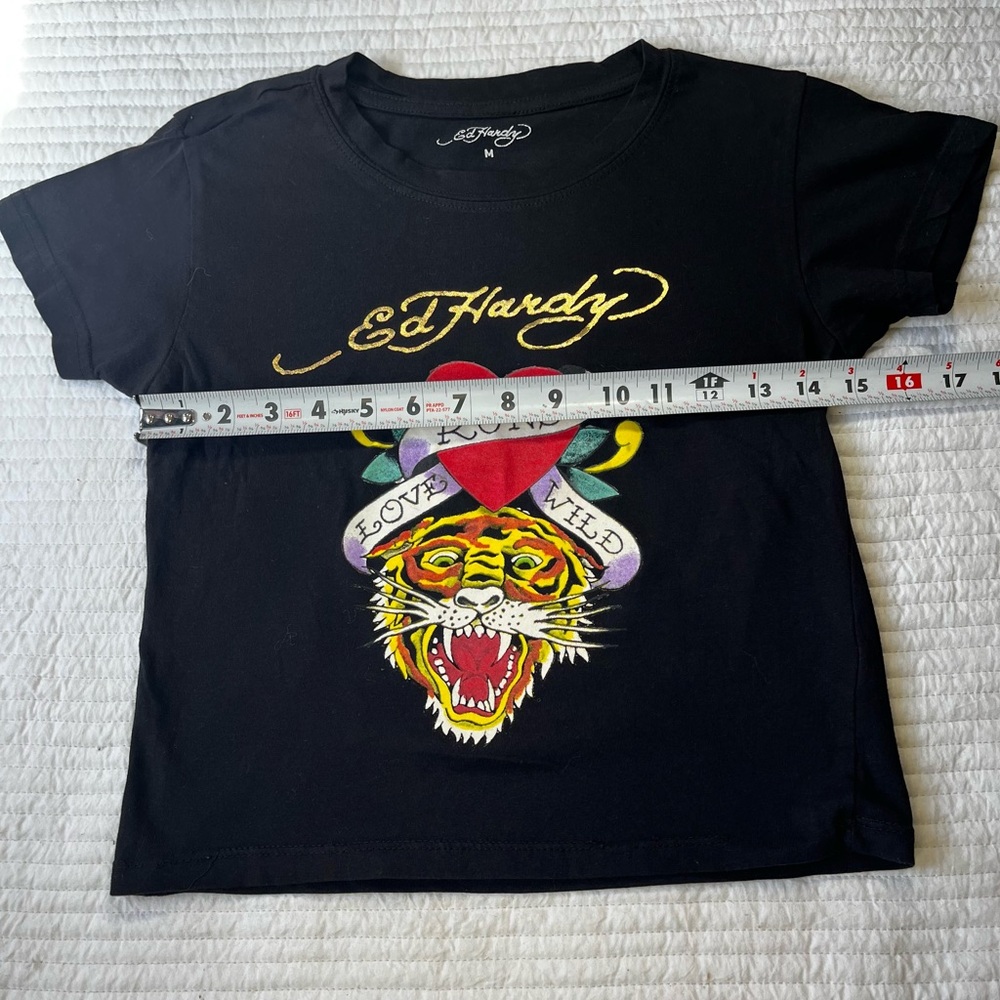 Ed Hardy Black Tee with Tiger and Heart Design - Picture 4 of 6
